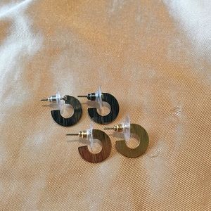 2 pairs of mini hoops